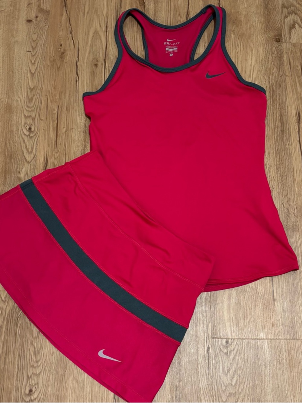 Nike magenta Dri-FIT Racerback Tank top & Tennis Skirt skort set women’s small s